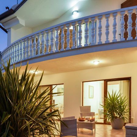 Apartments Villa Rosi ウマグ エクステリア 写真