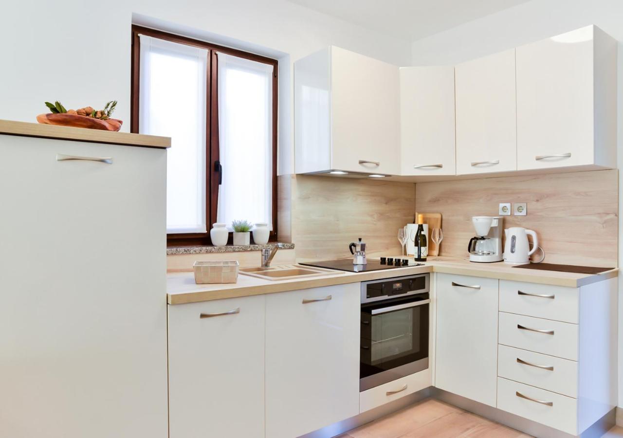 Apartments Villa Rosi ウマグ エクステリア 写真