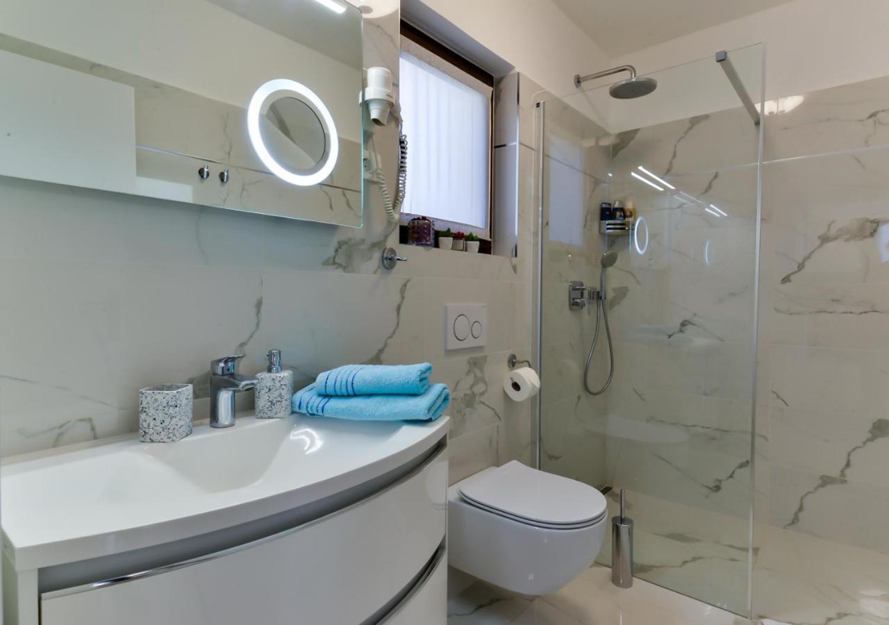 Apartments Villa Rosi ウマグ エクステリア 写真