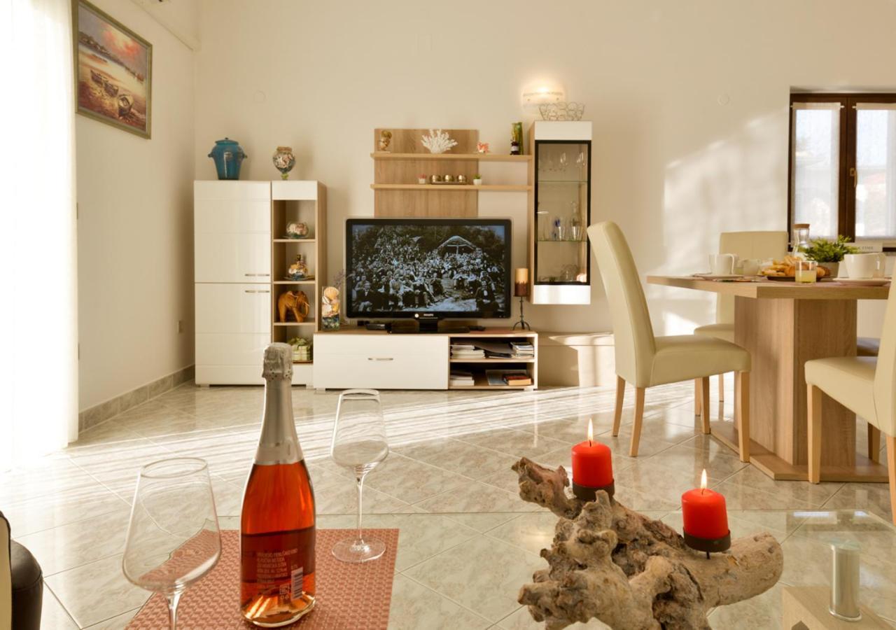 Apartments Villa Rosi ウマグ エクステリア 写真