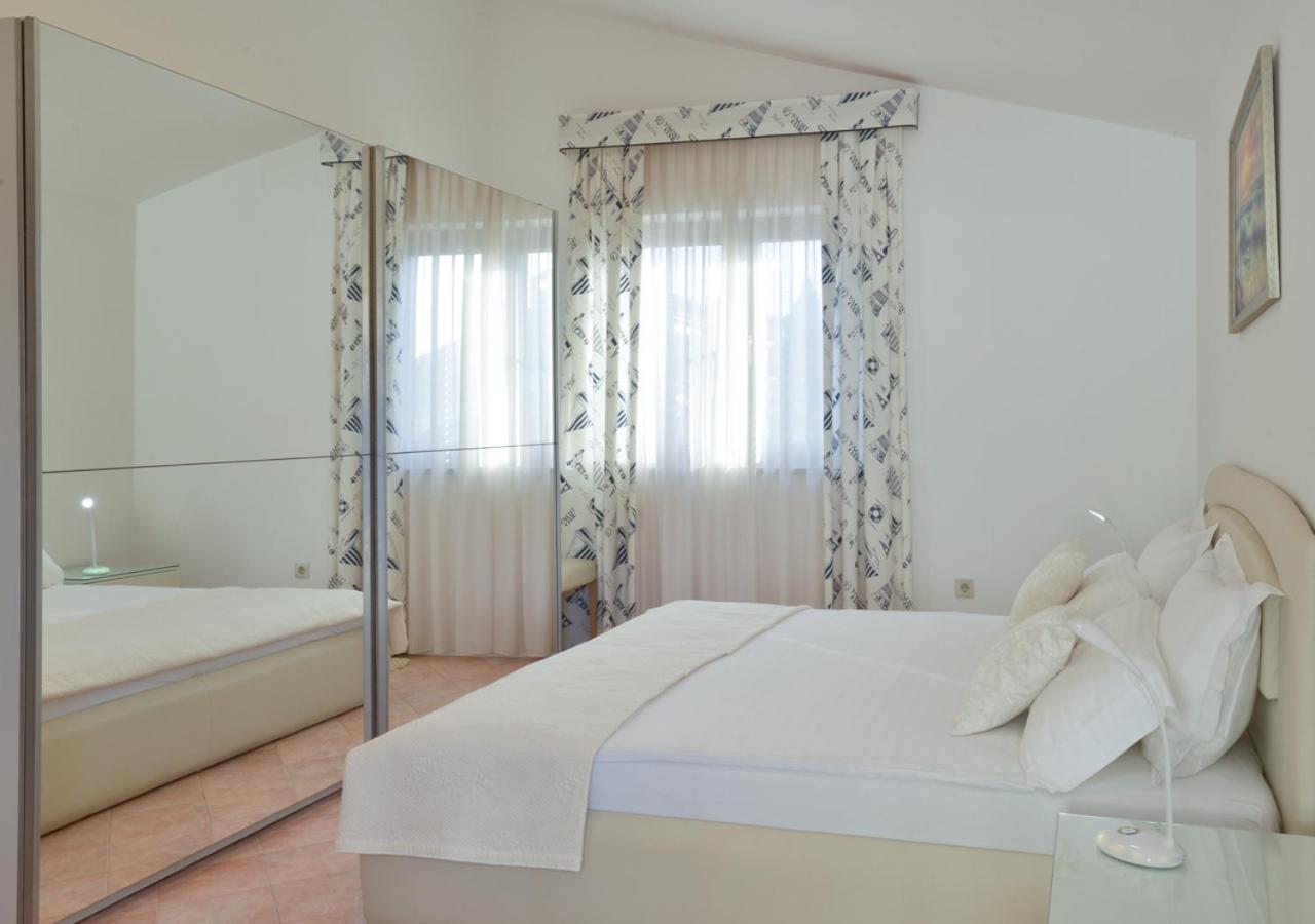 Apartments Villa Rosi ウマグ エクステリア 写真