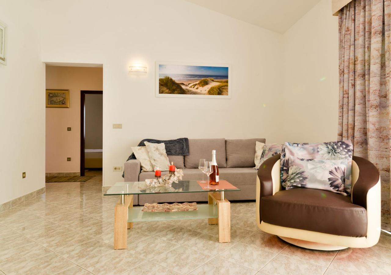 Apartments Villa Rosi ウマグ エクステリア 写真